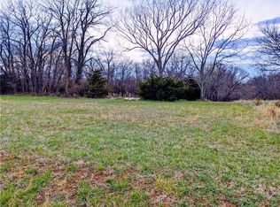 2 Saint Andrews Dr, Linn Valley, KS 66040