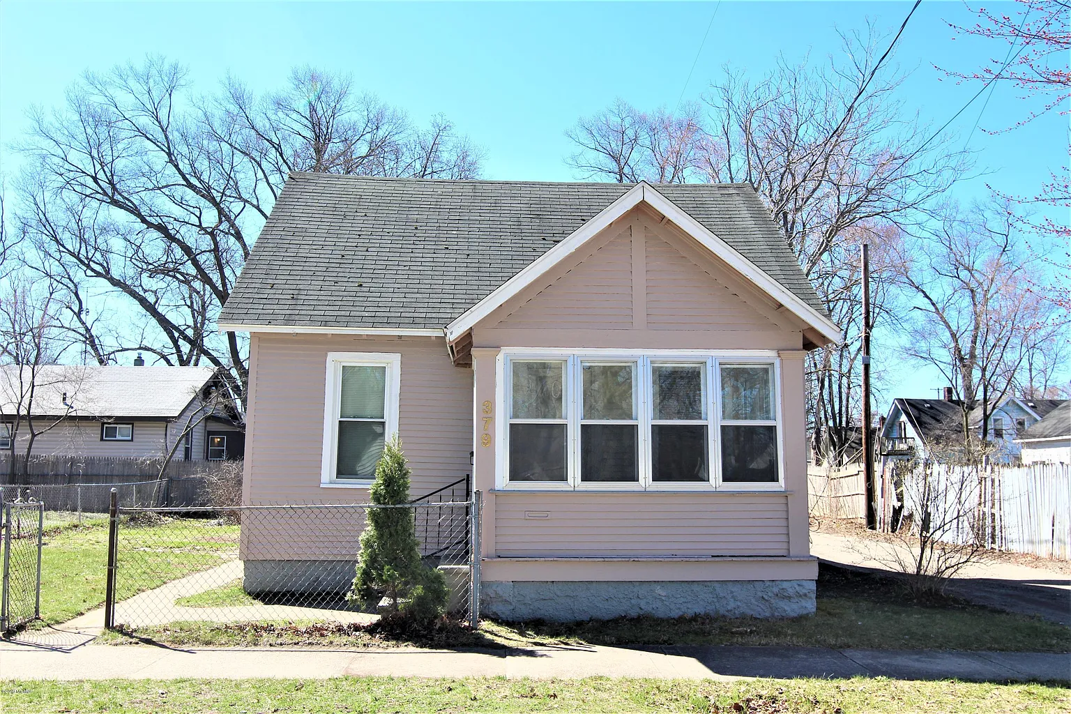379 E Dale Ave photo 1