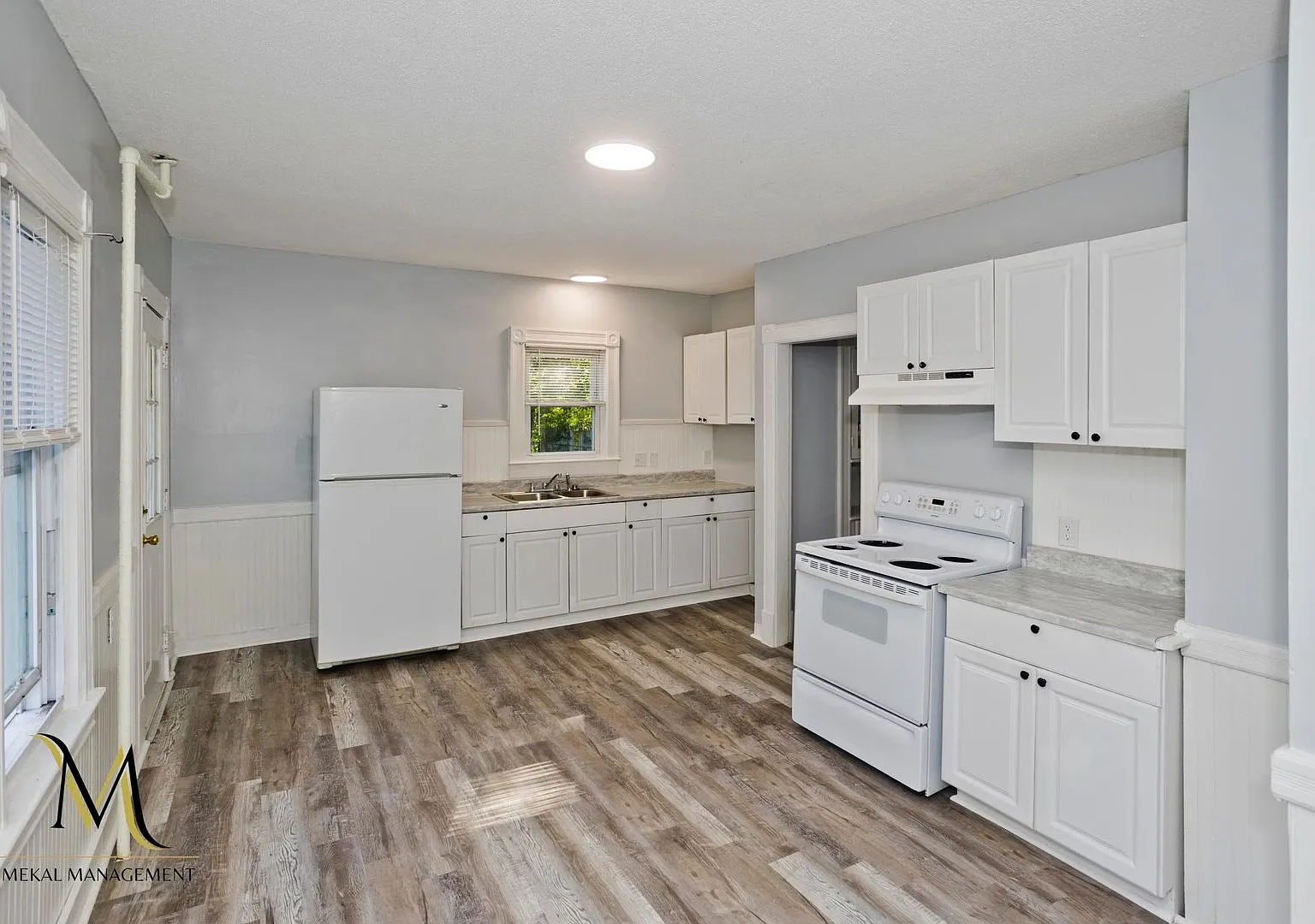 Spacious 3 Bed x 1.5 Bath Single Family Home with Bonus Renovated Attic Space! — Photo 4