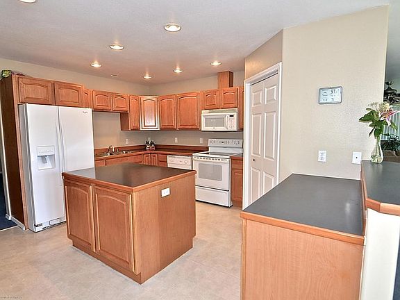 4th image of 2360 W Ridgewood Dr