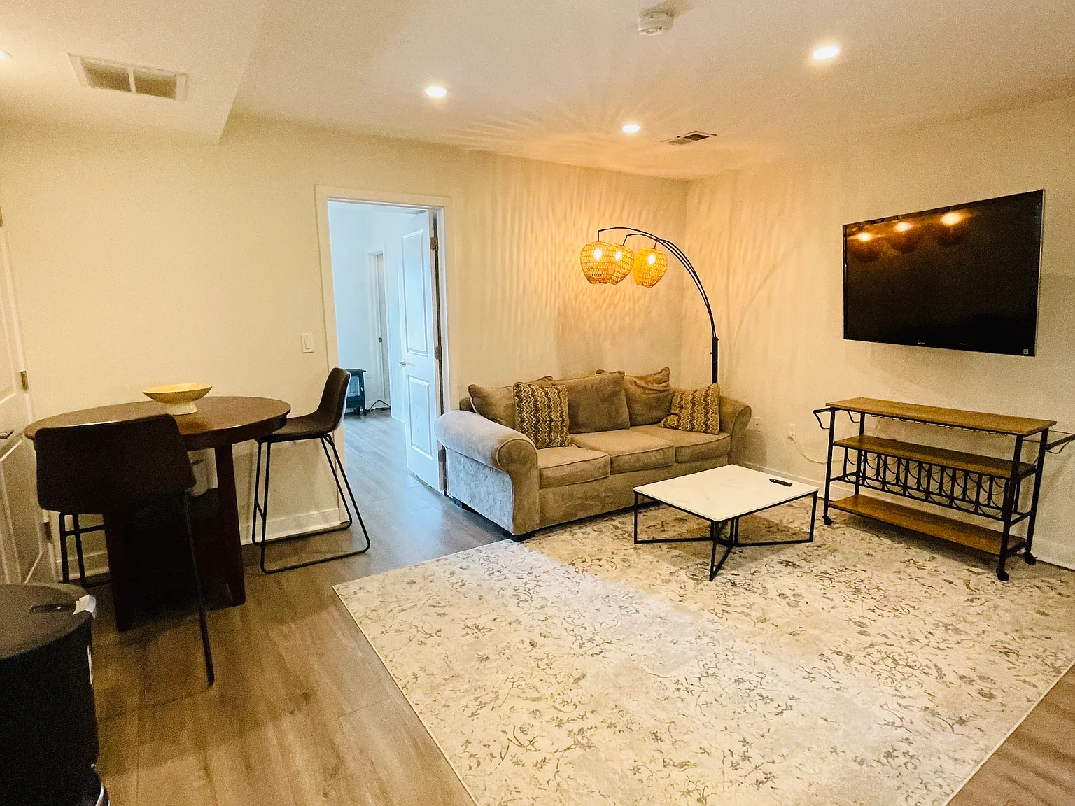 2 bed, 900 sqft, $2,800 — Photo 3