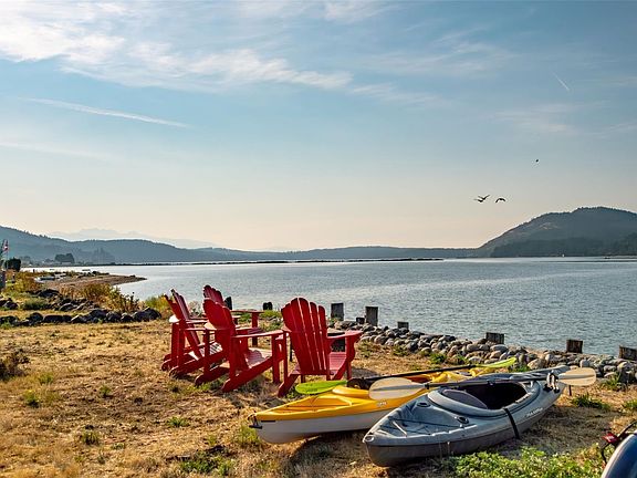 4th image of 7902 Lantzville Rd