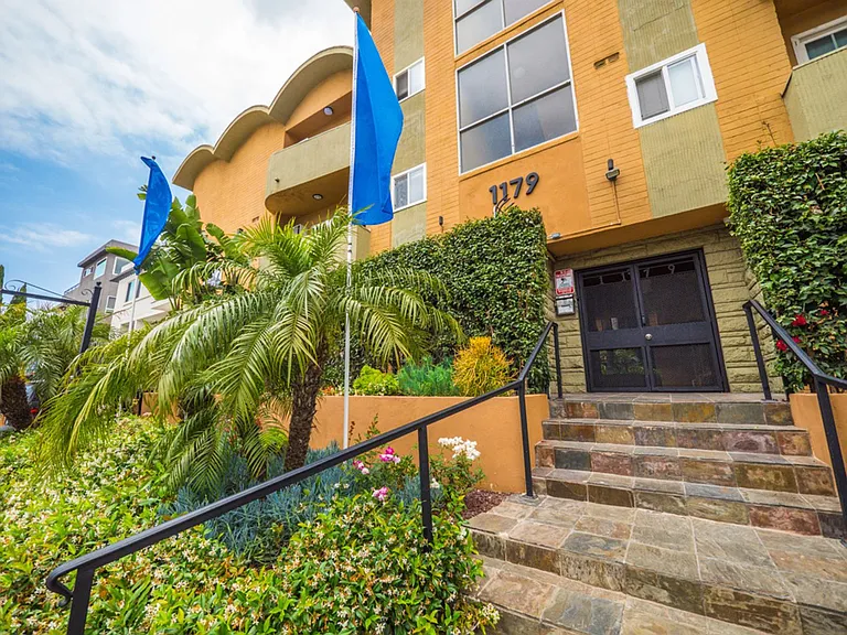 1179 Crenshaw Blvd — Photo 48