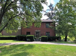 3955 W South Wood Lake Dr, Columbus, IN 47201