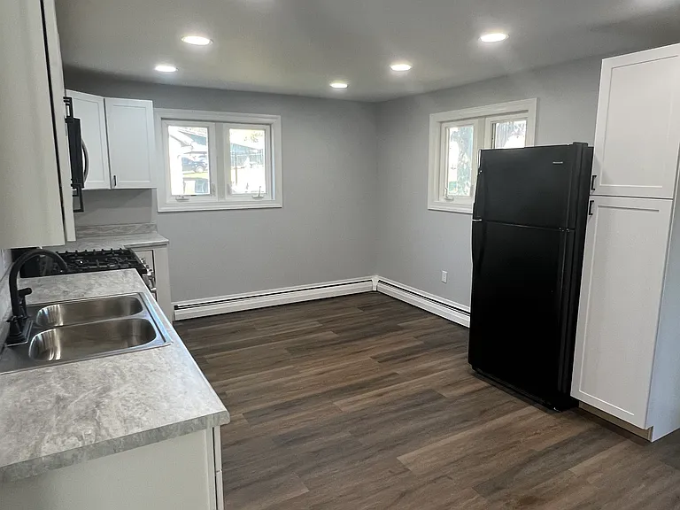 52 Hickory St — Photo 5