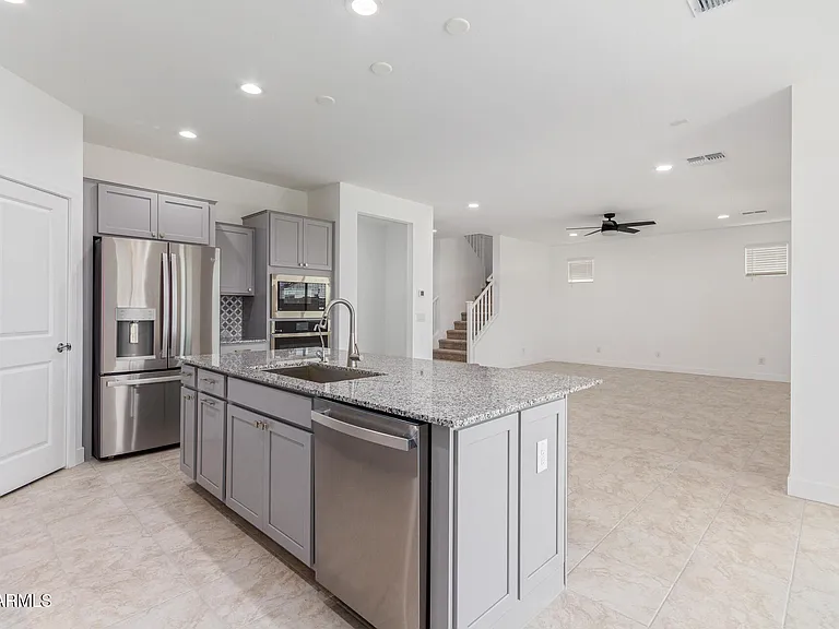 8931 W Colter St — Photo 7