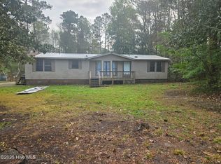 805 Wildwood Cir, Hampstead, NC 28443