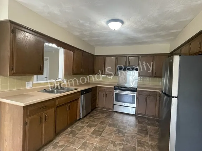 2749 W Buena Vista St — Photo 8