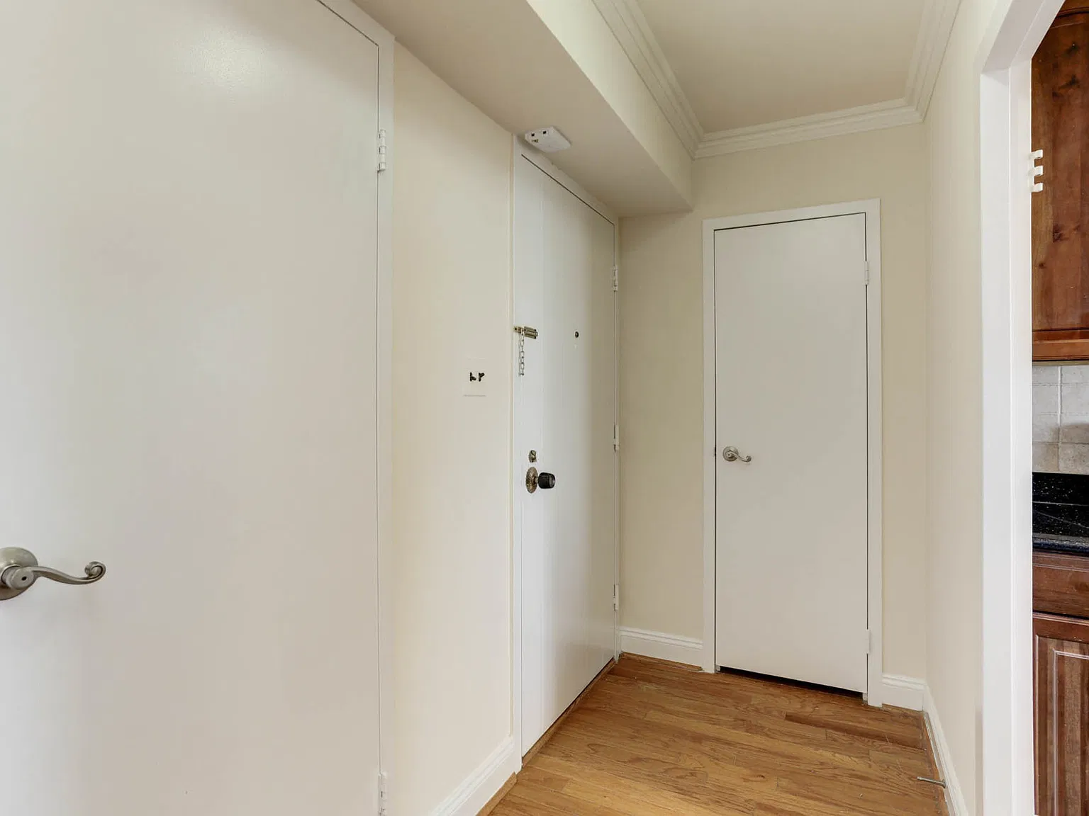 2 bed, 1036 sqft, $2,100 — Photo 2