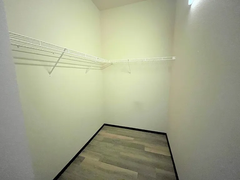 Galaxie High Rise Apartments — Photo 7