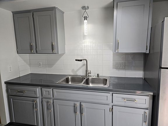 2nd image of 526 Zahn Dr APT 6