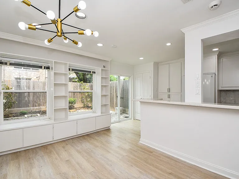 6114 Kirby Dr — Photo 1