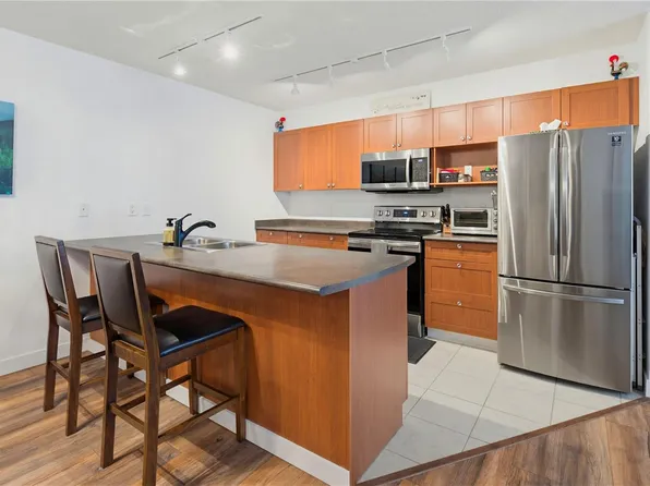 2823 Jacklin Rd #205, Langford, BC V9B 3Y1