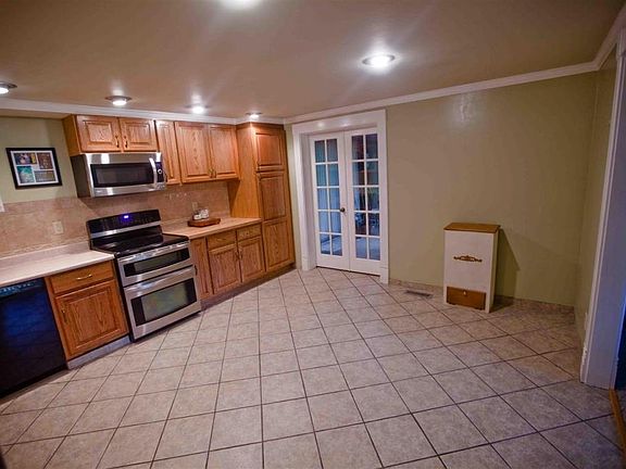 3rd image of 17881 Edgewood Walk