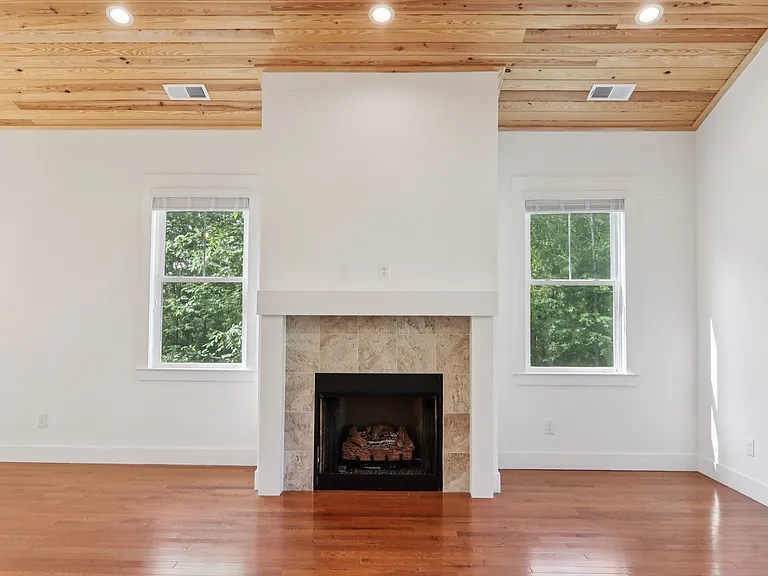 178 Jonathan Ln — Photo 10