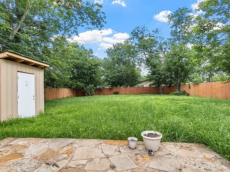 409 Avenue R — Photo 24