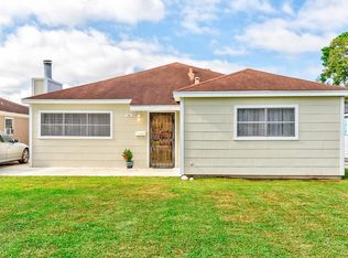 1916 Avenue E, Nederland, TX 77627