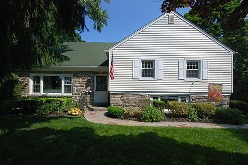 3rd image of 101 Charles Dr