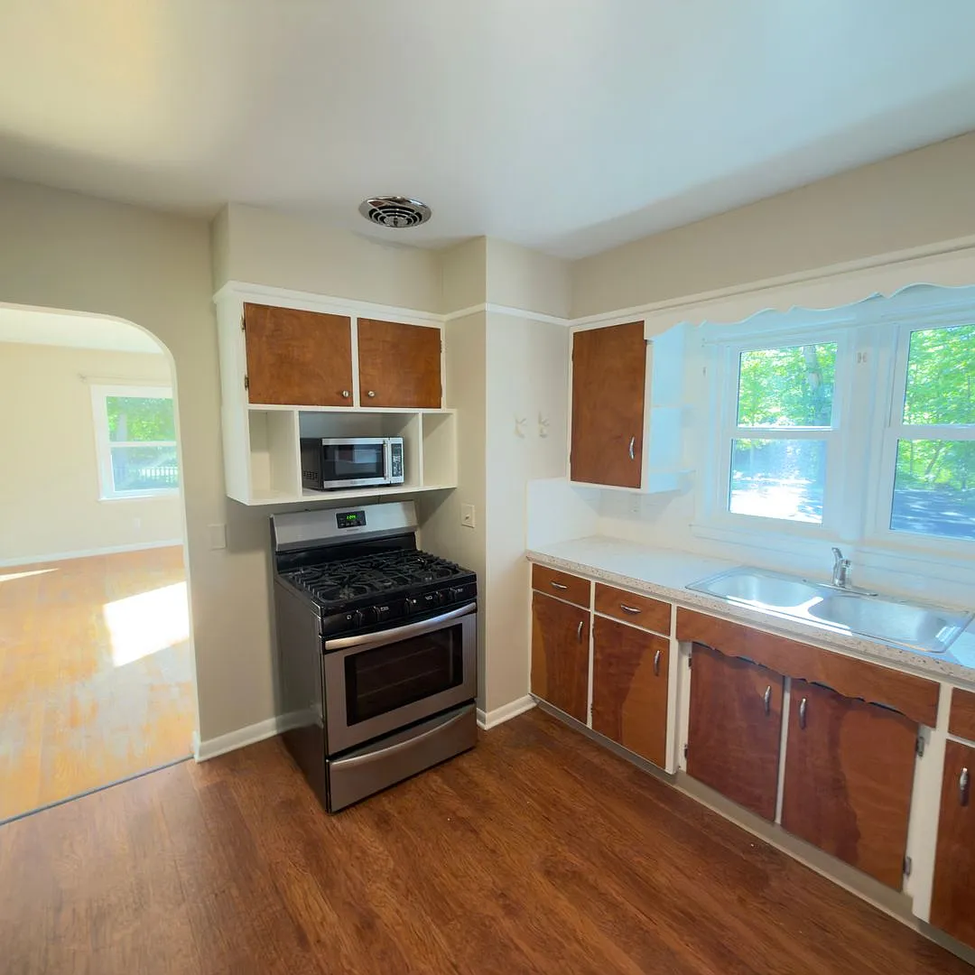 Adorable home across the street from Thornapple River — Photo 4