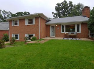 2721 S Grant St, Arlington, VA 22202