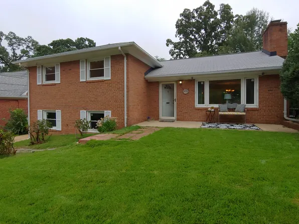 2721 S Grant St, Arlington, VA 22202