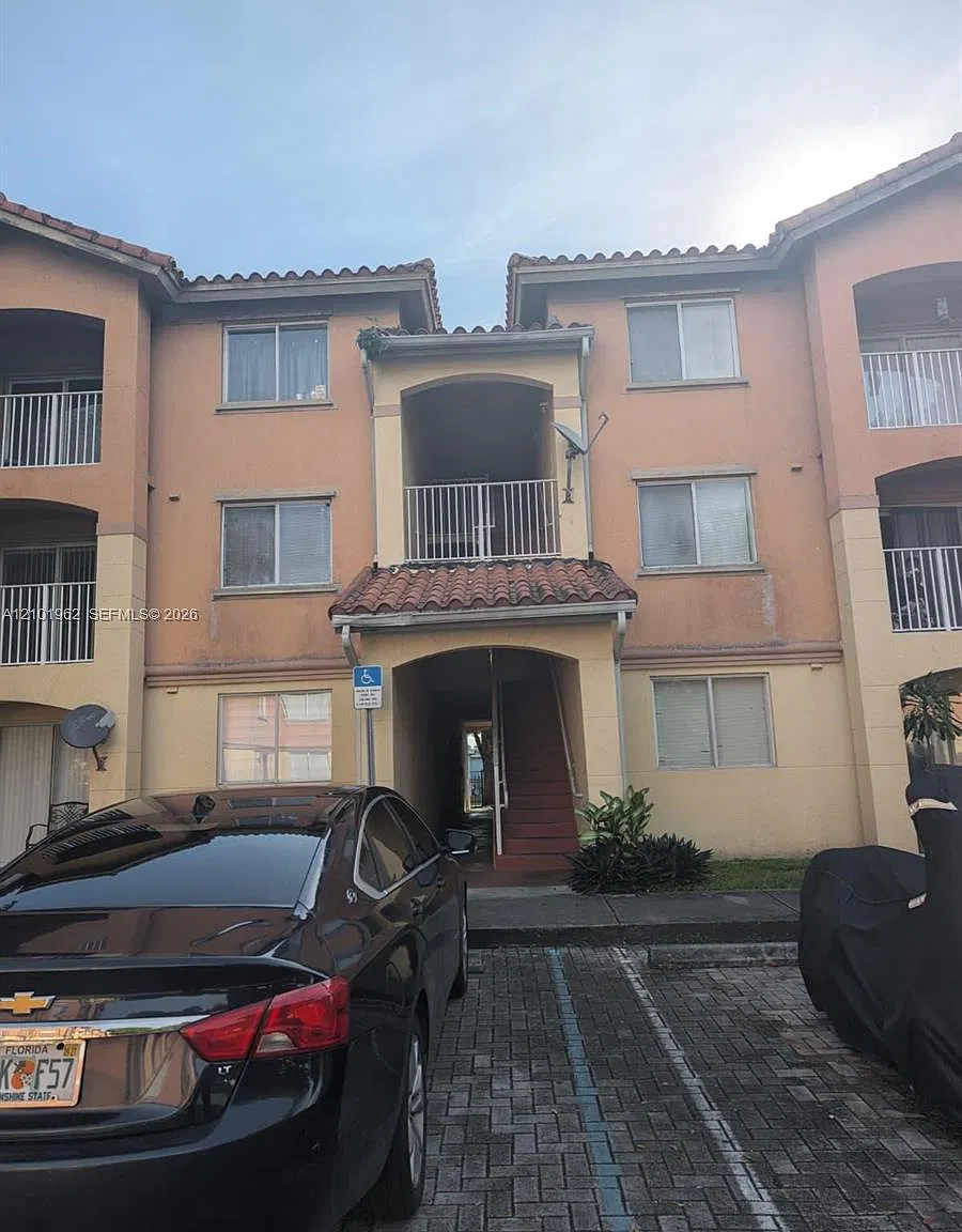 The Oaks At Miami Gardens — Photo 1