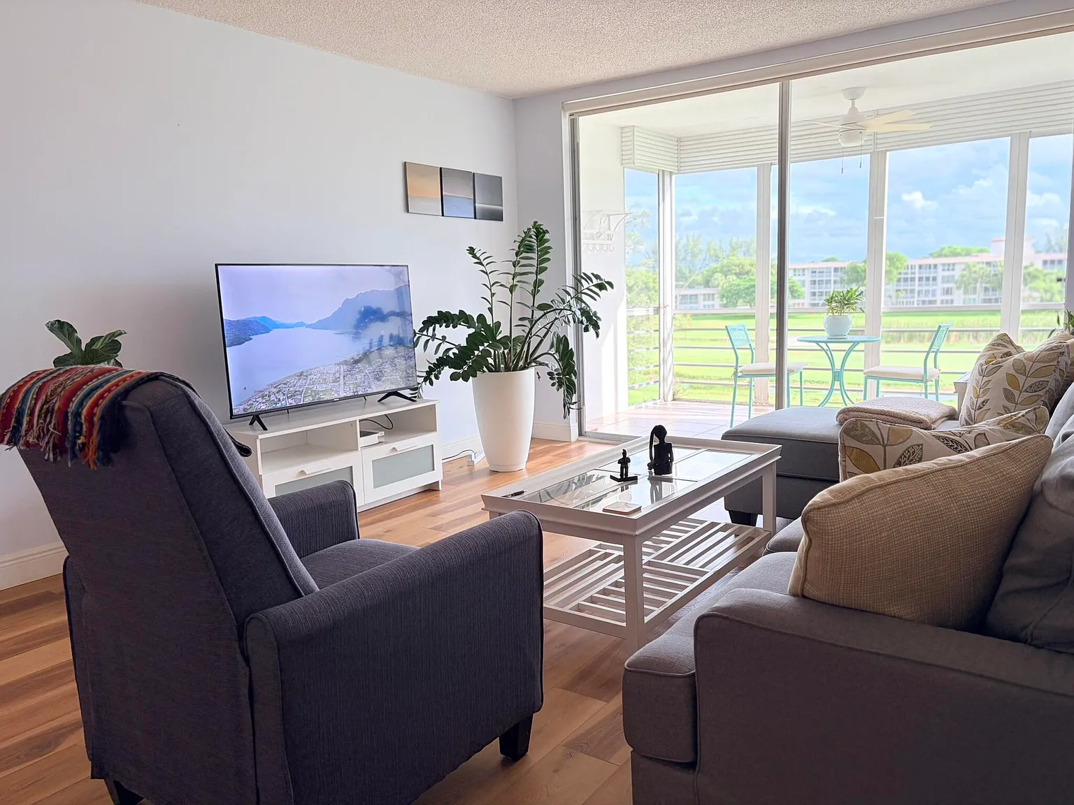 1 bed, 1.5 bath, 900 sqft, $1,800 — Photo 2