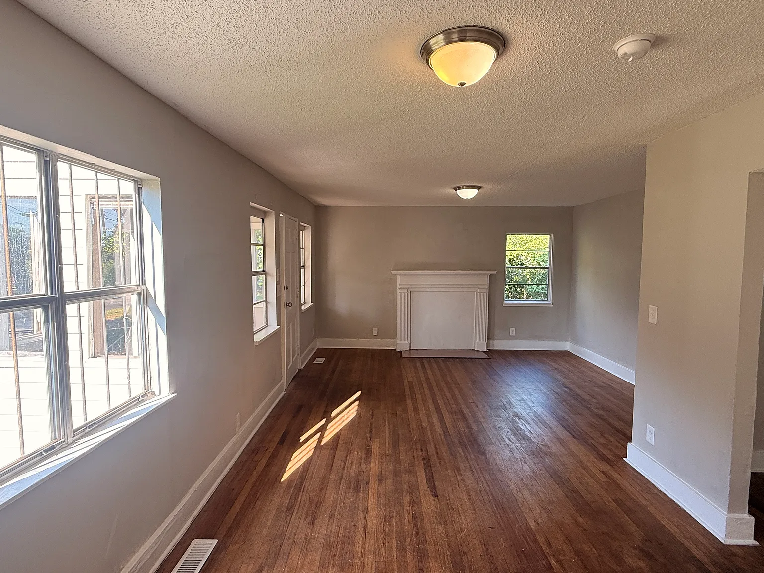 2 bed, 879 sqft, $900 — Photo 2
