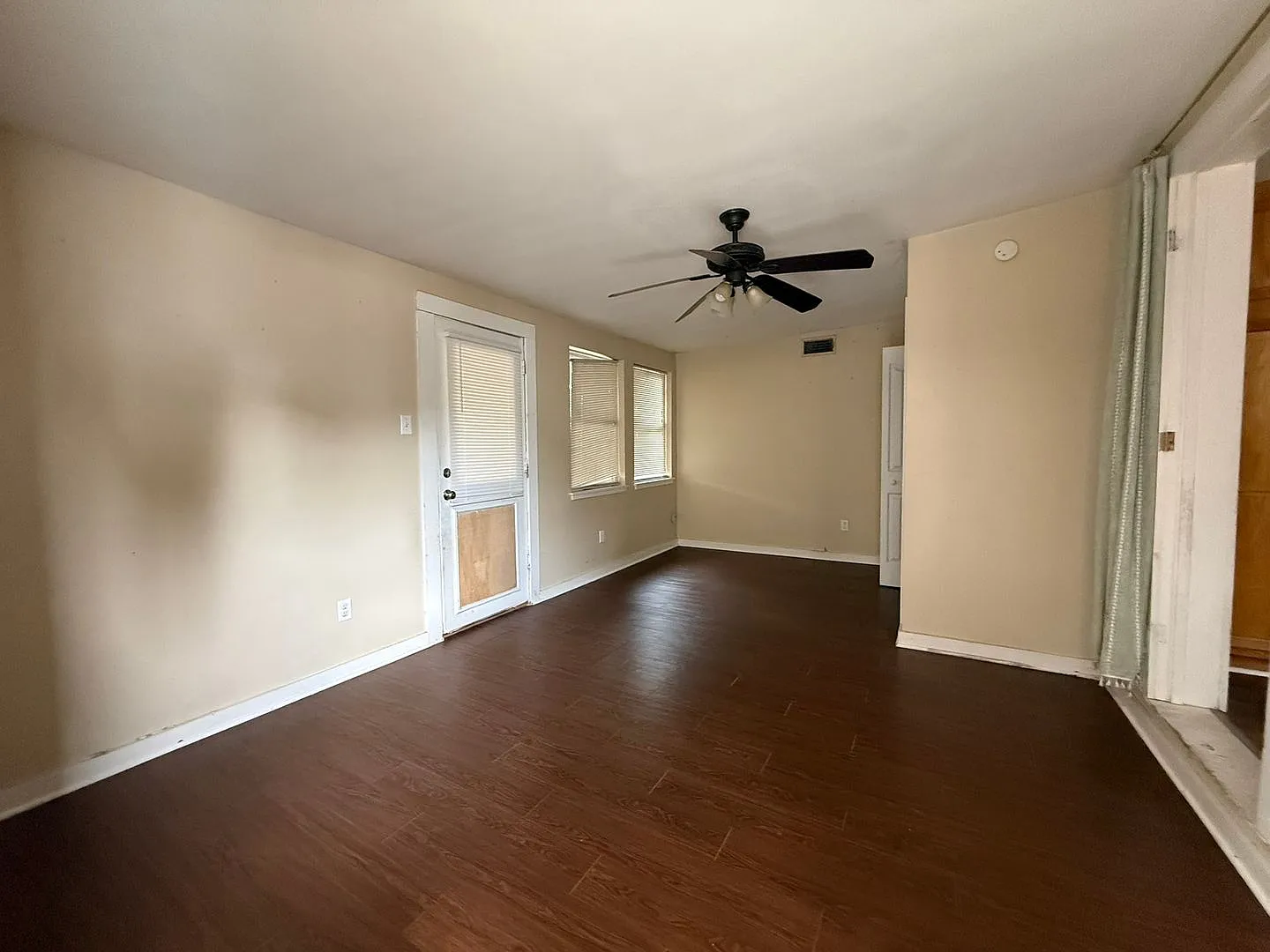 Charming 2 Bedroom, 2 Bathroom Home Near the Cajundome & Downtown Lafayette! — Photo 2