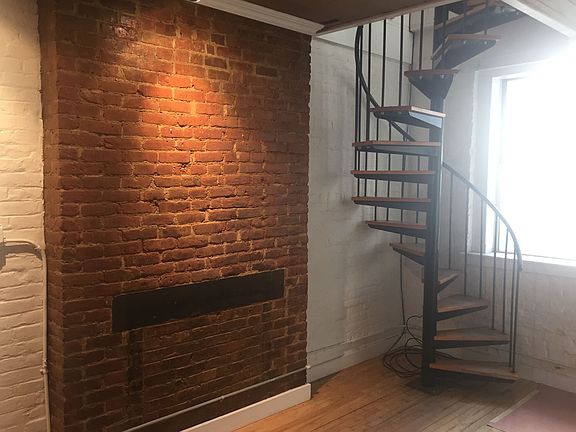 3rd image of 134 10th Ave Unit 2