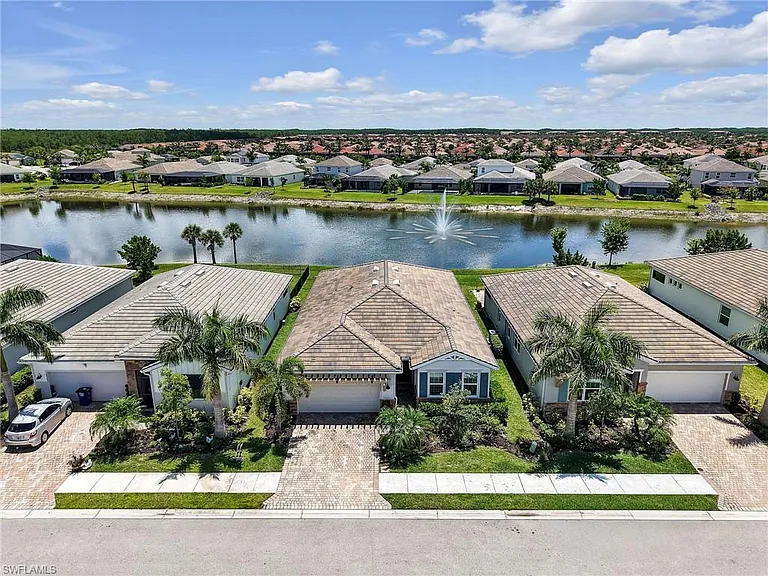 28029 Sanibel Sands St — Photo 2