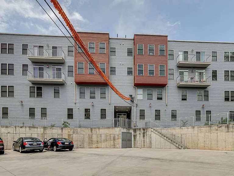 549 Armstrong St #201 — Photo 24