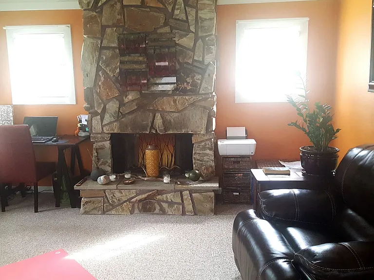 532 Parkhill Dr — Photo 6