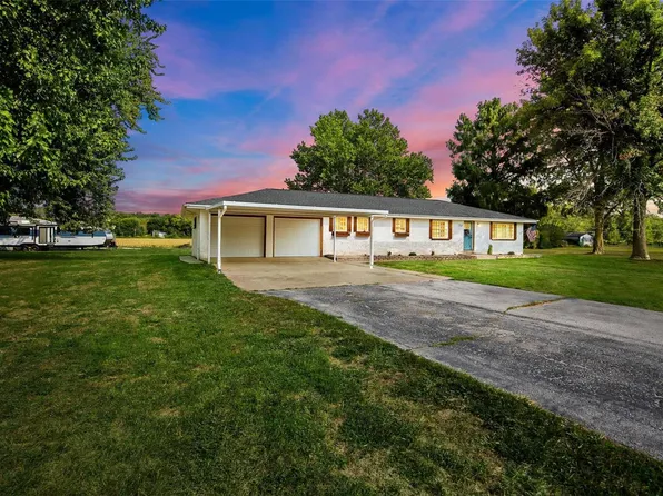 754 Trackside Dr, Winfield, MO 63389