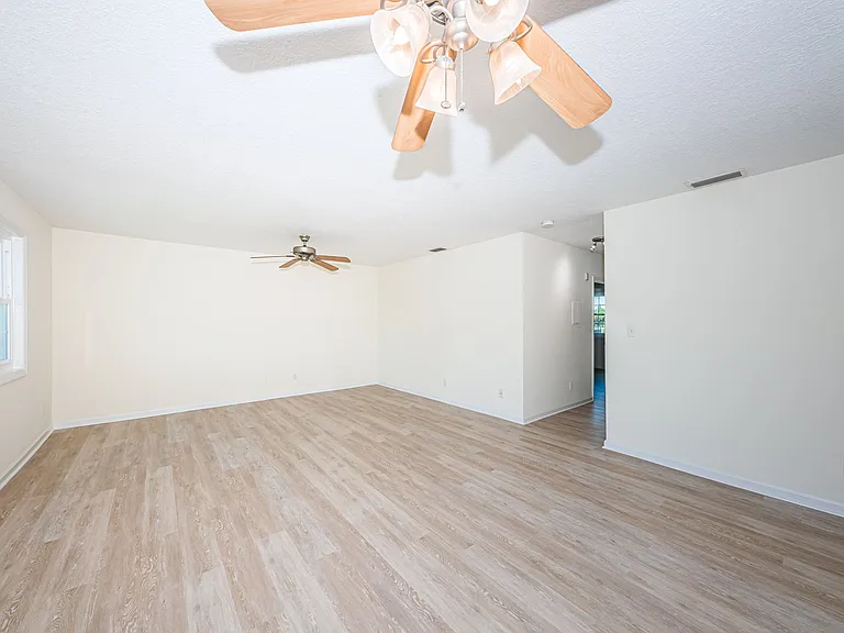 251 Pompano Dr SE #D — Photo 9