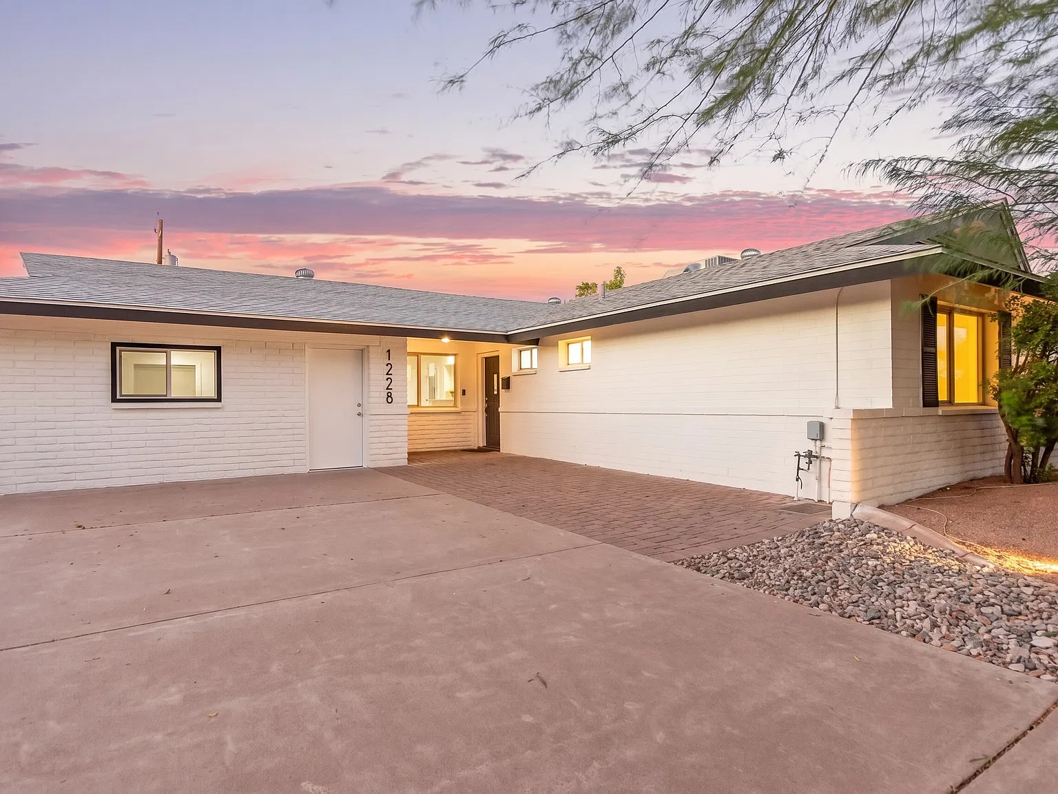 5 bed, 2005 sqft, $5,500 — Photo 1