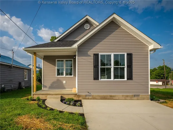 1206 12th St, Nitro, WV 25143