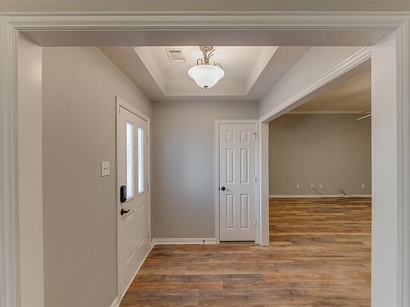 2nd image of 212 Nocona Dr