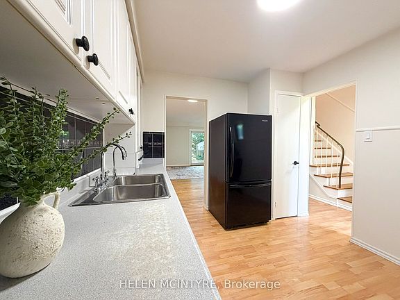 4th image of 140 Ripley Ct #4