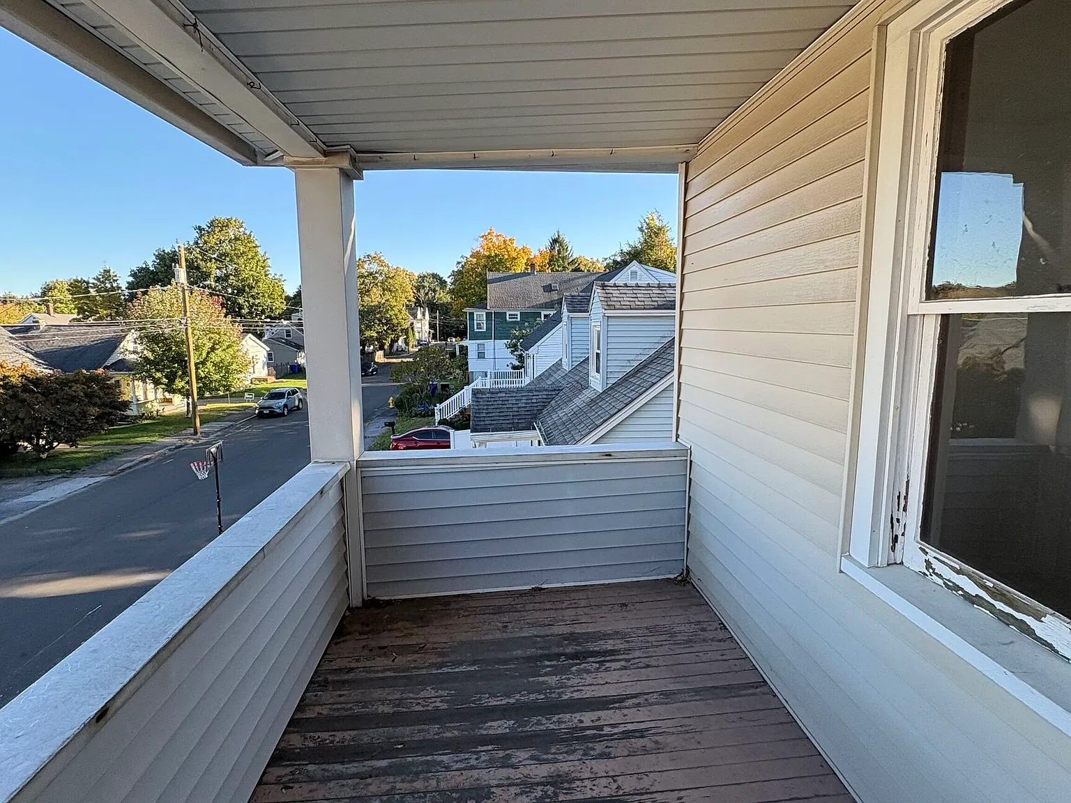 3 bed, 2.0 bath, 4209 sqft, $1,900 — Photo 3