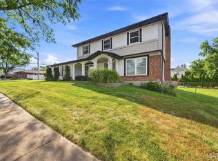 2902 Flameglow Dr, Saint Louis, MO 63129