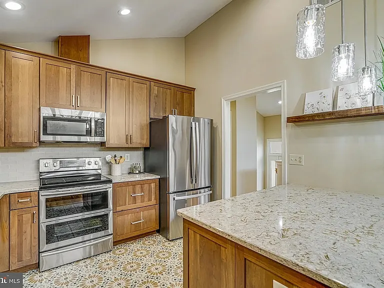 8651 Cromwell Dr — Photo 7