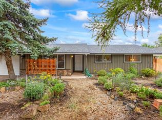 2297 SW 23rd St, Redmond, OR 97756
