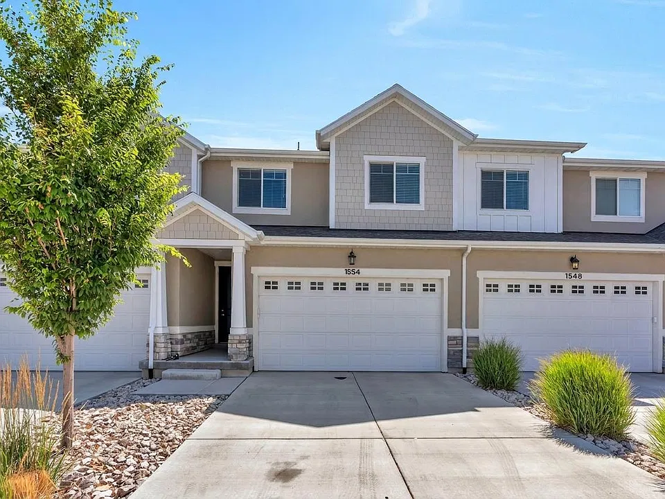 1554 N 3950 W #2015