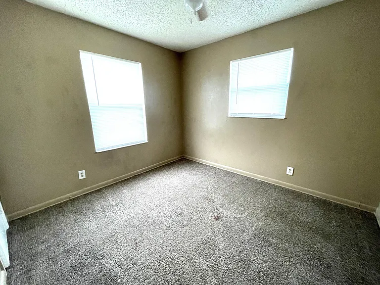 703 S Wilson Ave — Photo 7