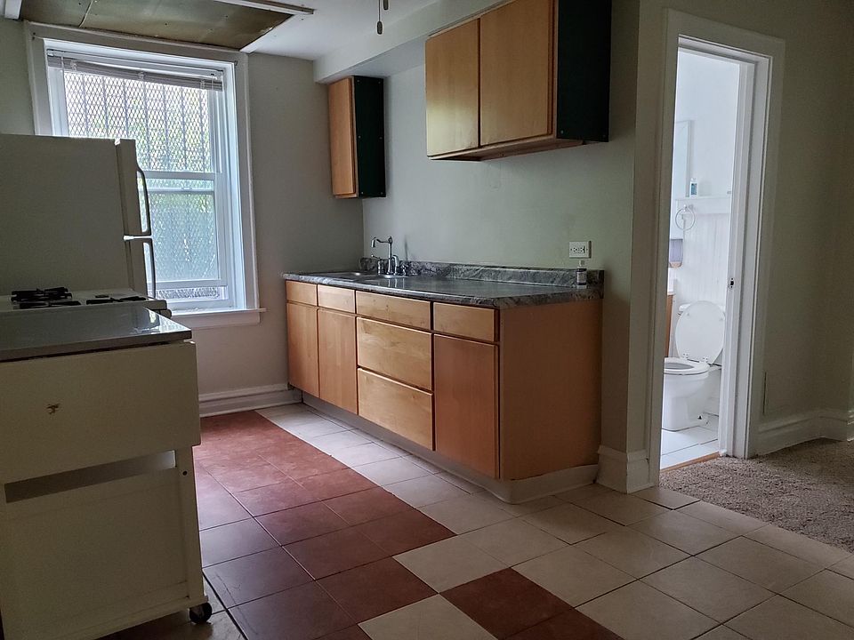1st image of 4133 N Albany Ave #Grd