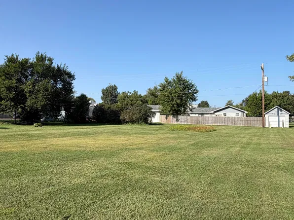 210 N 6th St, Groton City, SD 57445