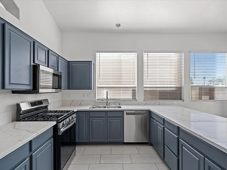 8137 Dartmoor Ave — Photo 7
