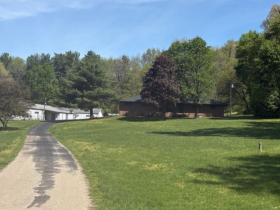 2nd image of 150 E Maple Turn Rd