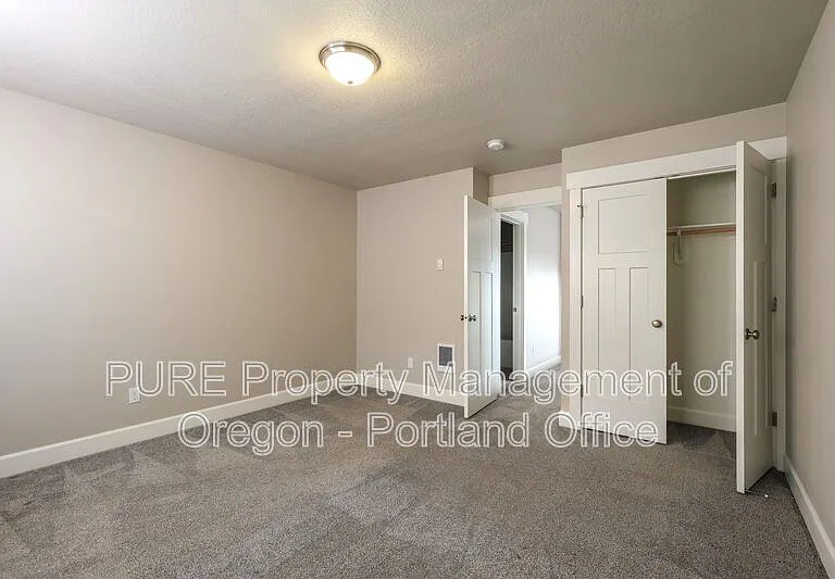 215 NE Regan Hill Loop — Photo 18